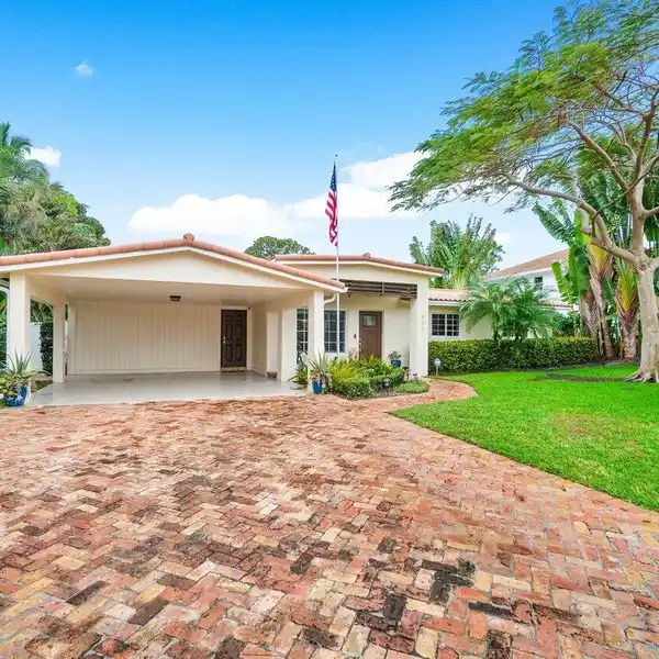 EXQUISITE HOME IN LAKE IDA
