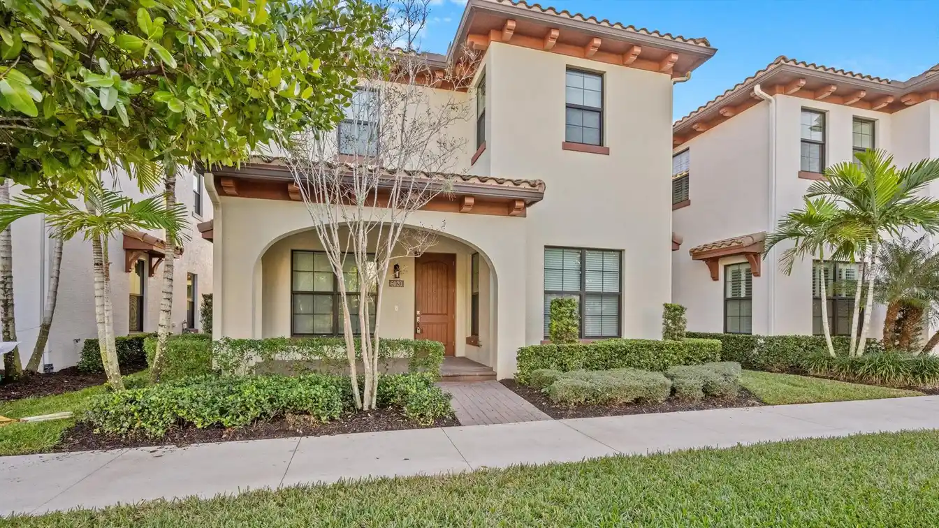 Beautifully Renovated Home Prestigious Alton