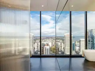 Manhattan-Style Luxury with Stunning Harbour Views