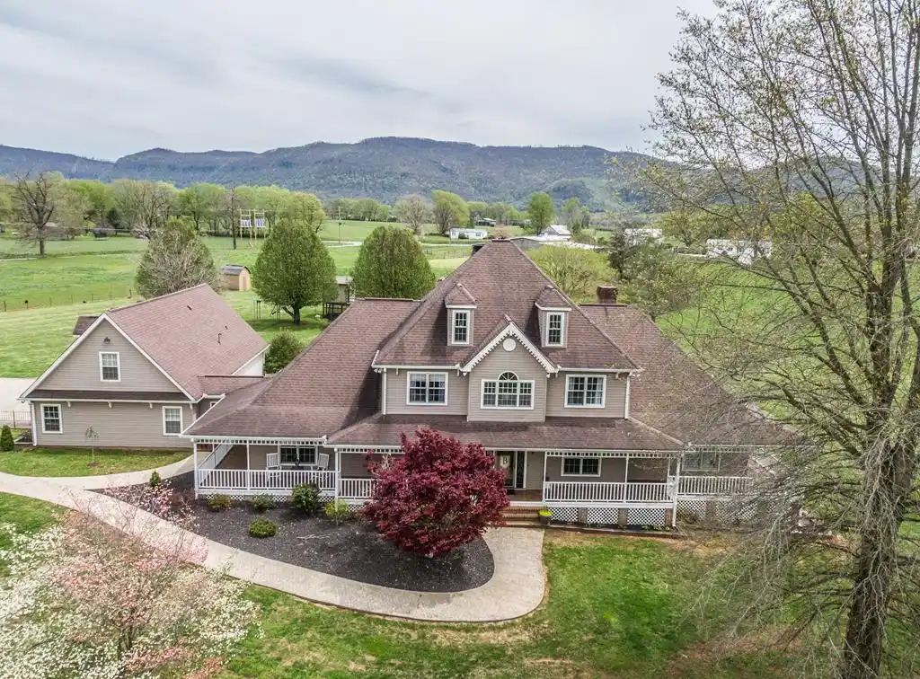 Beautiful Mountain Estate