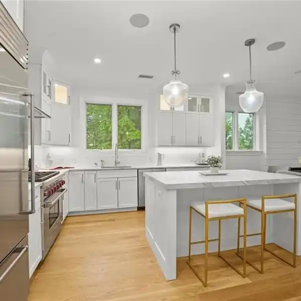 BEAUTIFUL RESIDENCE IN A BOUTIQUE ENCLAVE
