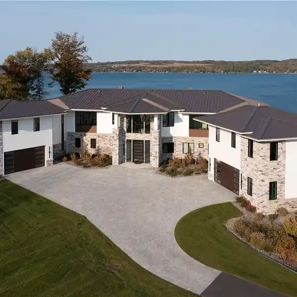INCREDIBLE CUSTOM DESIGNED CONTEMPORARY ON SKANEATELES LAKE