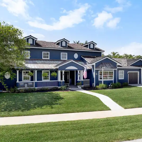 STUNNING NANTUCKET COASTAL ESTATE