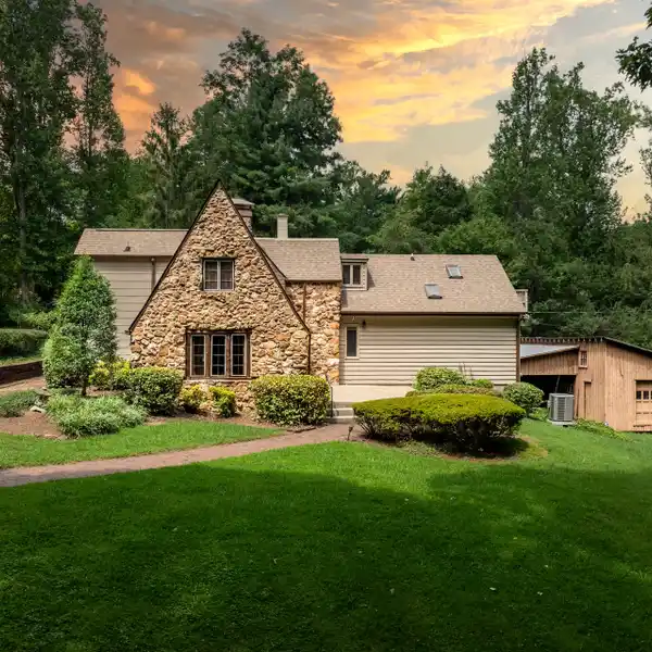 UNIQUE EXPANSIVE RETREAT IN SOUTH ASHEVILLE