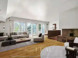 Classic Montretout Home with Wine Cellar