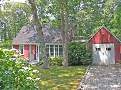 DESIGNER'S BEACH COTTAGE ESCAPE