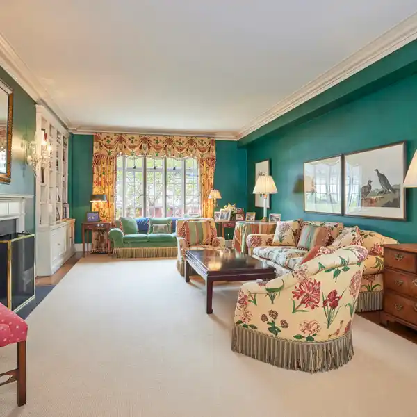SUNNY TRADITIONAL PRE-WAR HOME OFF PARK AVENUE