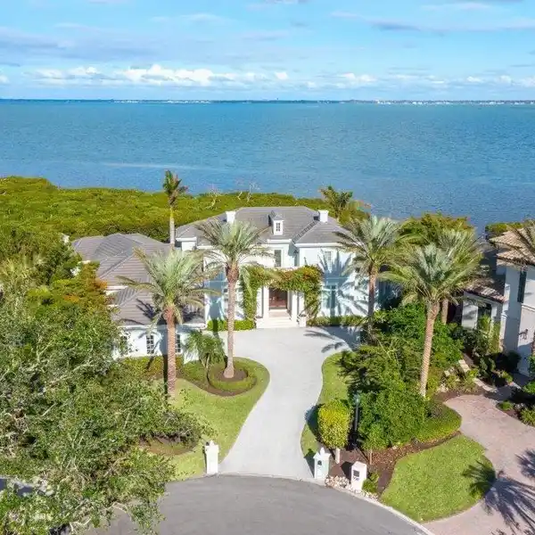 EXQUISITE PALLADIAN-STYLE WATERFRONT ESTATE