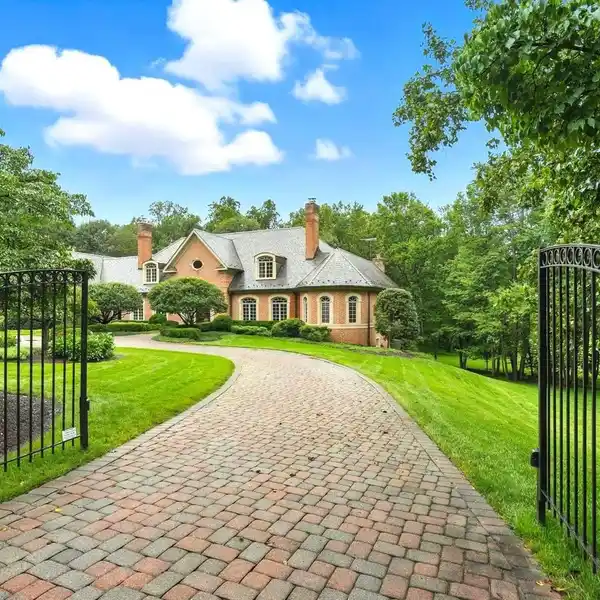 TIMELESS SOPHISTICATION IN A PREMIER LOCATION