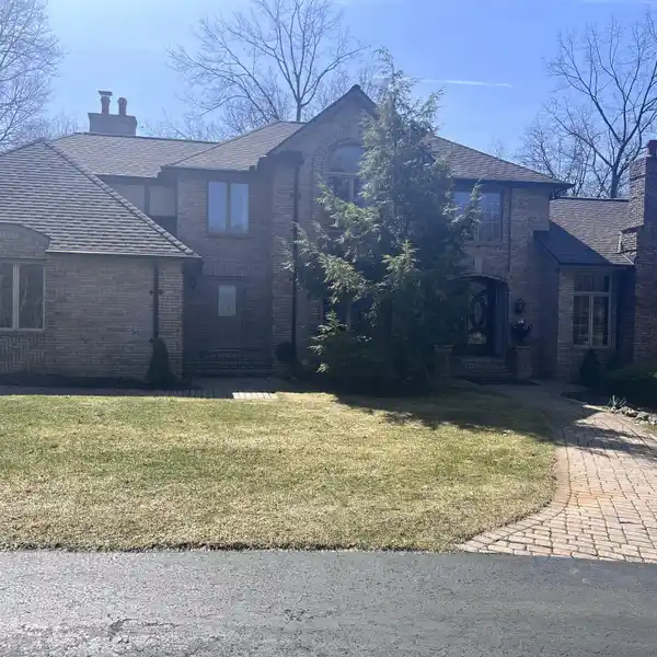 ARCHITECTURAL MASTERPIECE ON A SERENE CUL-DE-SAC