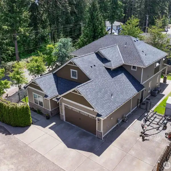 OPEN-CONCEPT STUNNER WITH SHARED DOCK AND LIFT ON LAKE TAPPS