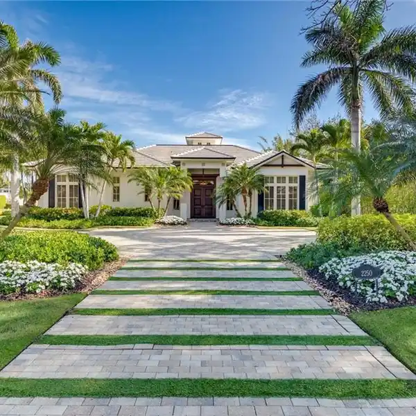 PICTURE-PERFECT SINGLE-STORY HOME IN THE MOORINGS