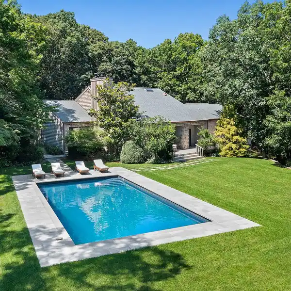 HAMPTONS CHARM MEETS MODERN LUXURY FARMHOUSE