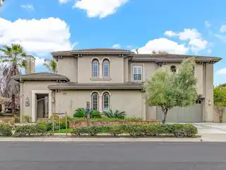 Stunning Five-bedroom in a Prime Location