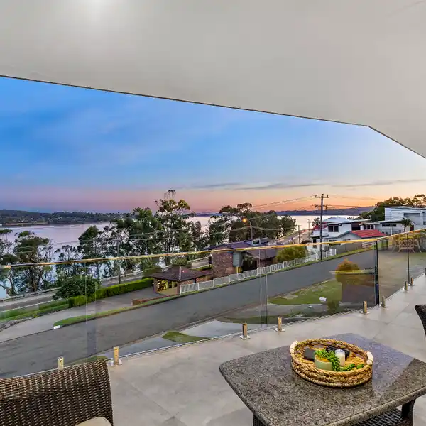 A SOPHISTICATED AND LUXURIOUS LIFESTYLE ON COVETED BERKELEY STREET