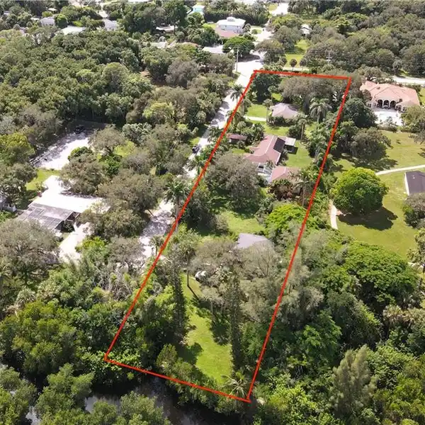 RARE WATERFRONT PARCEL WITH UNLIMITED POTENTIAL