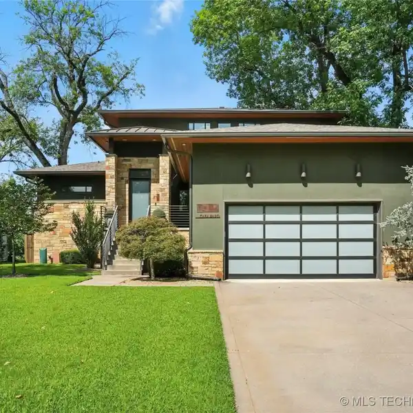 DESIGNER-UPGRADED HOME NEAR RIVERSIDE ATTRACTIONS