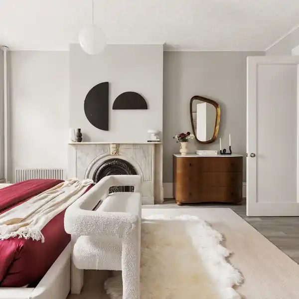 RENOVATED WILLIAMSBURG TOWNHOUSE WITH DESIGNER FINISHES