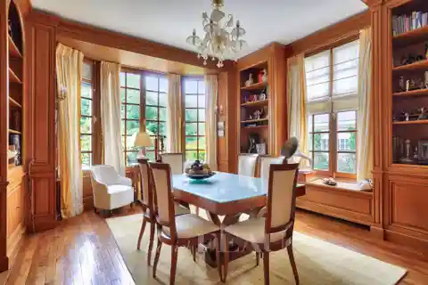 Classic Living with Conservatory & Wine Cellar