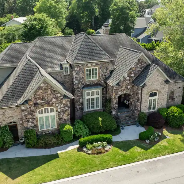 LUXURY AND PRIVACY IN A PRIME LOCATION