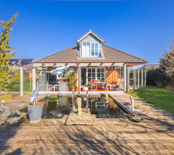 BEAUTIFUL WELL-KEPT BUNGALOW