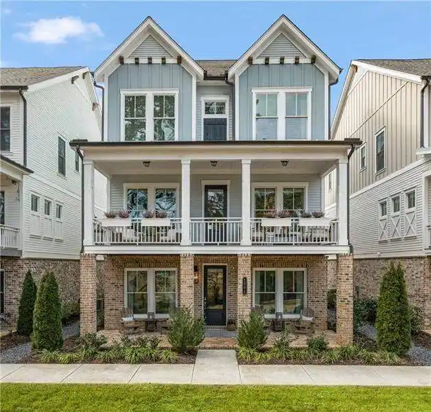 A Vibrant Urban Lifestyle with Serene Natural Surroundings