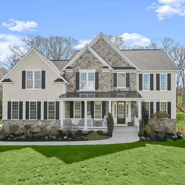 EXQUISITE HOME IN DESIRABLE CLOVERFIELD