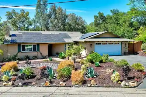 Hilltop Haven with Pool and Panoramic Views