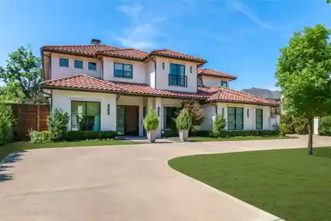 Exquisite Newer Construction on a Prime Preston Hollow Block