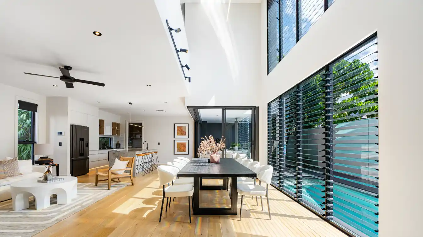 Contemporary Coastal Lifestyle in a Sought-after Enclave