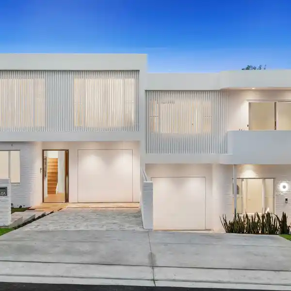 BREATHTAKING NEWLY BUILT RESIDENCE