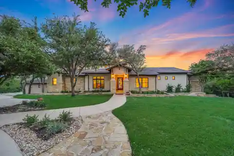 Gorgeous Home on a Quiet Cul-de-sac