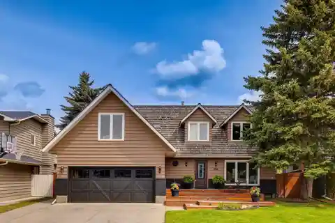 Exceptional Estate in Sought-after Sundance