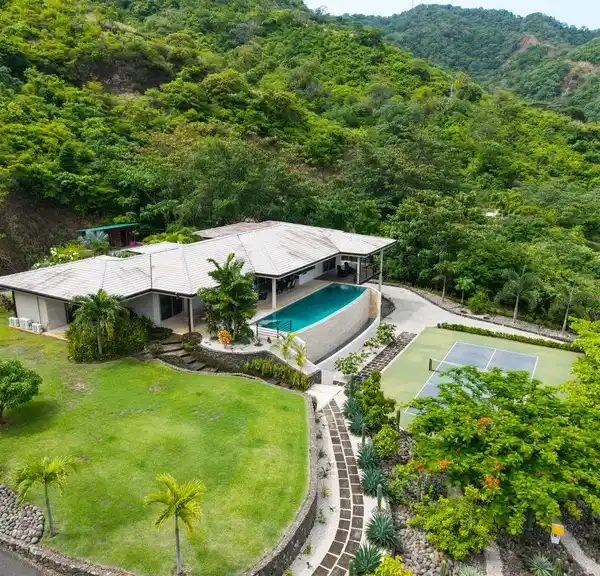 SPACIOUS PRIVATE ESTATE WITH PICKLEBALL COURT