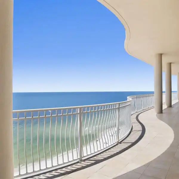 EXCEPTIONAL FULL-FLOOR PENTHOUSE