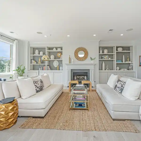 LUXURY PENTHOUSE IN THE HEART OF DOWNTOWN DANIEL ISLAND