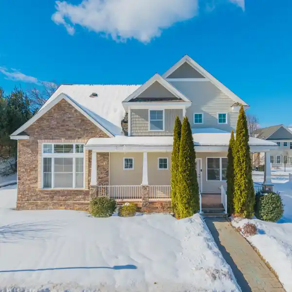 AMAZING DETACHED TOWNHOME