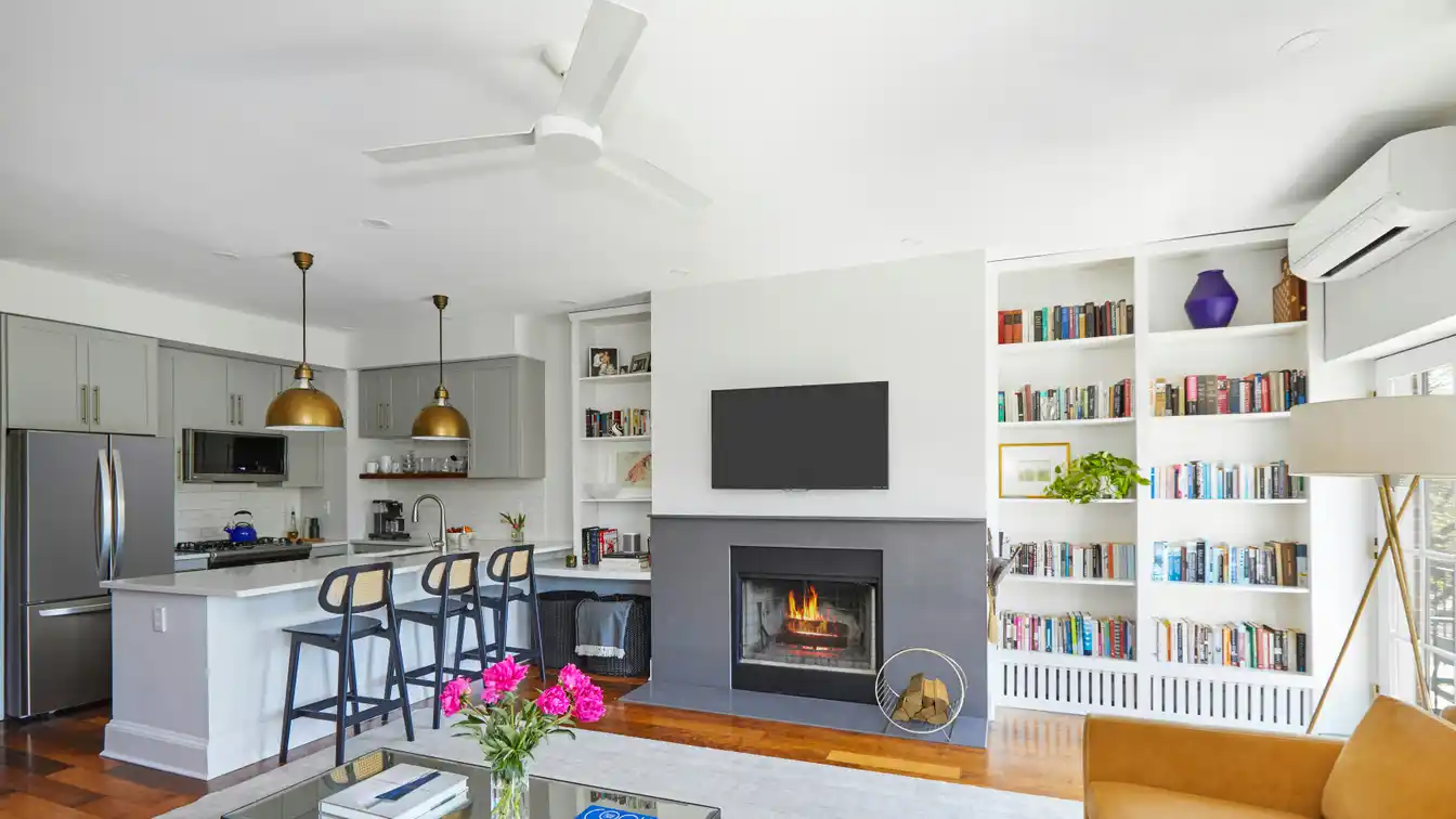 Sunny Penthouse Condominium in Windsor Terrace