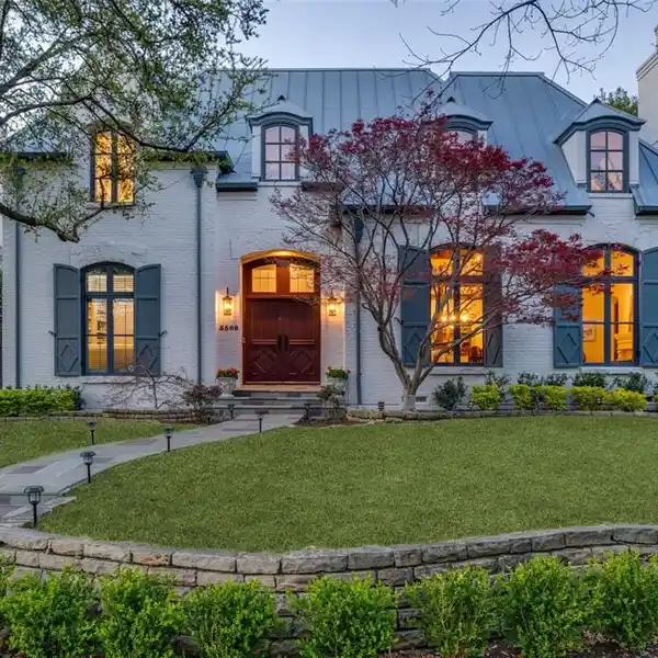 ELEGANT UPDATED TRADITIONAL HOME