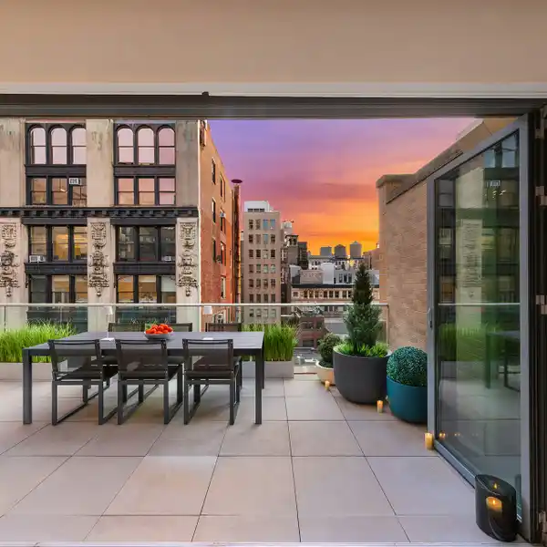 FULL-FLOOR PENTHOUSE OFF FIFTH AVENUE