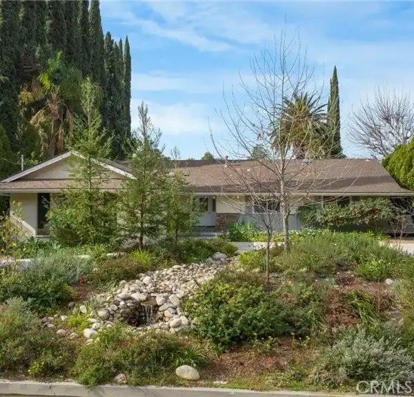 EXQUISITE SINGLE-STORY ESTATE IN DESIRABLE VISTA DE ORO