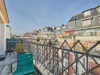 Perfectly Maintained Penthouse with Dual Exposure