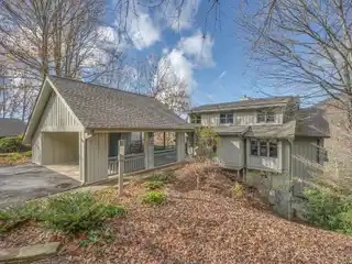 Beautifully Updated Cottage in the Champion Hills Golf Community