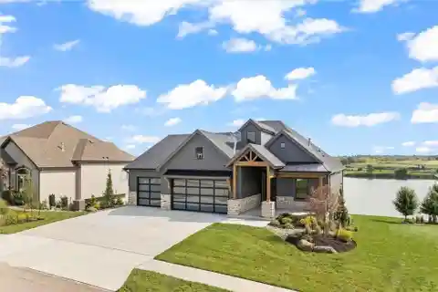 Beautiful Home on the Lake at Creekmoor