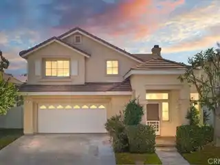 Charming Cul-De-Sac Home with Hill Views