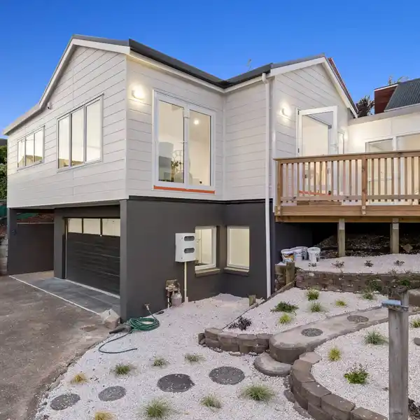 REFRESHED COMFORT WITH DECKSIDE FAMILY APPEAL