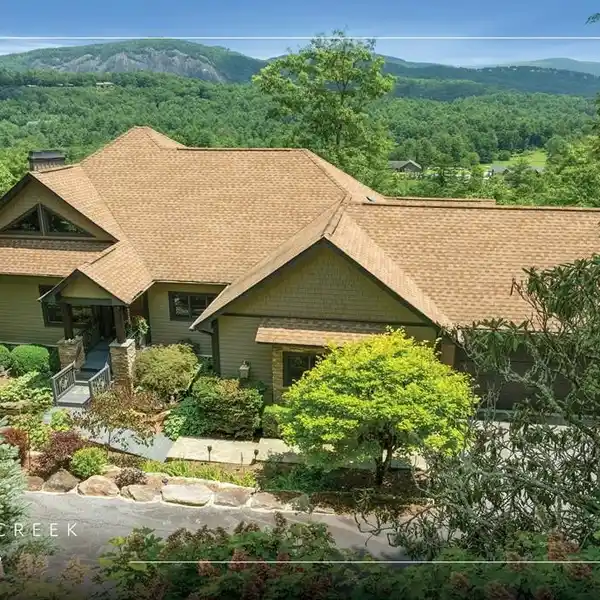 RELAXED MOUNTAIN LIVING IN A SCENIC GATED COMMUNITY