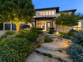 Gorgeous Contemporary Home at One with Nature