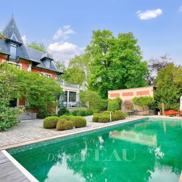 HISTORIC PROPERTY WITH MODERN COMFORT
