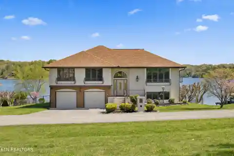 Lovely Home on the Main Channel of Fort Loudon